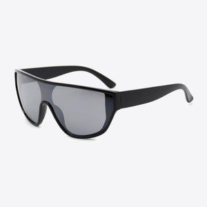 UV400 Polycarbonate Wayfarer Sunglasses in Black